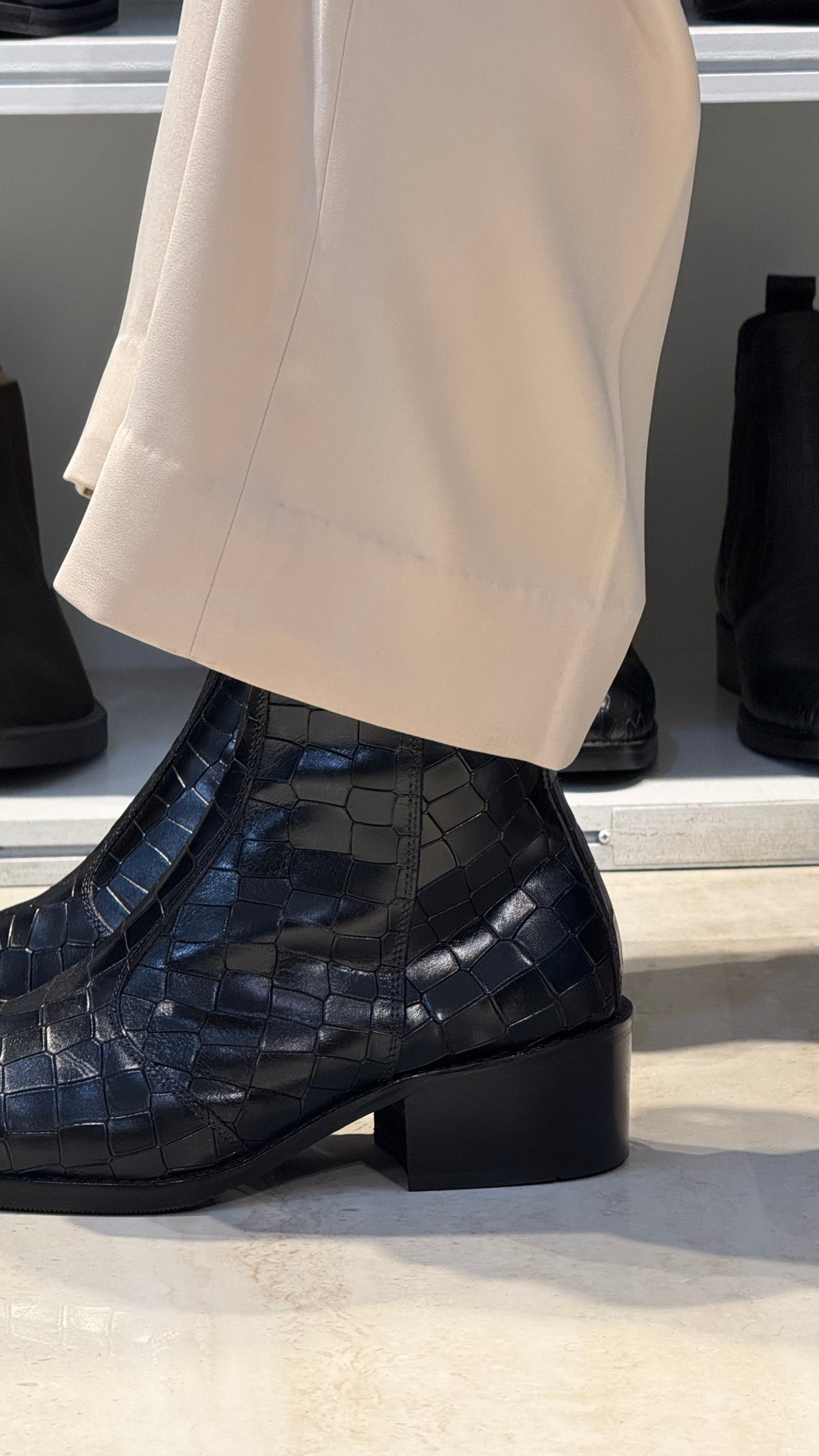 Croco leather Cuban Heel Golde toe Black Chelsea Boots